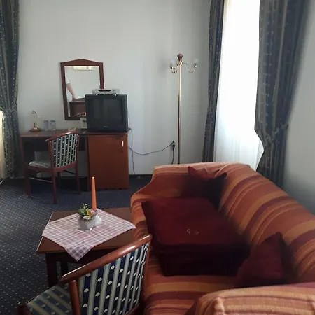 Mance Hotel 3*